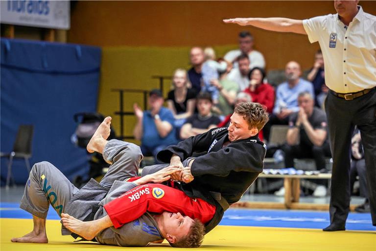 Hat alles im Griff und punktet einmal mehr doppelt: Csanad Feczkö (oben). Foto: Alexander Becher