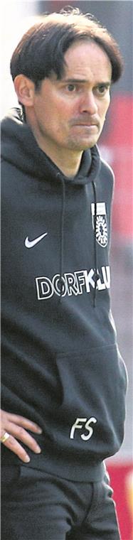 Eine Premiere und ein Wiedersehen Hat aus seinen ersten zwei Spielen mit Aspach vier Punkte geholt: Florian Schnorrenberg, der mit der SG heute auf Braunschweig und...