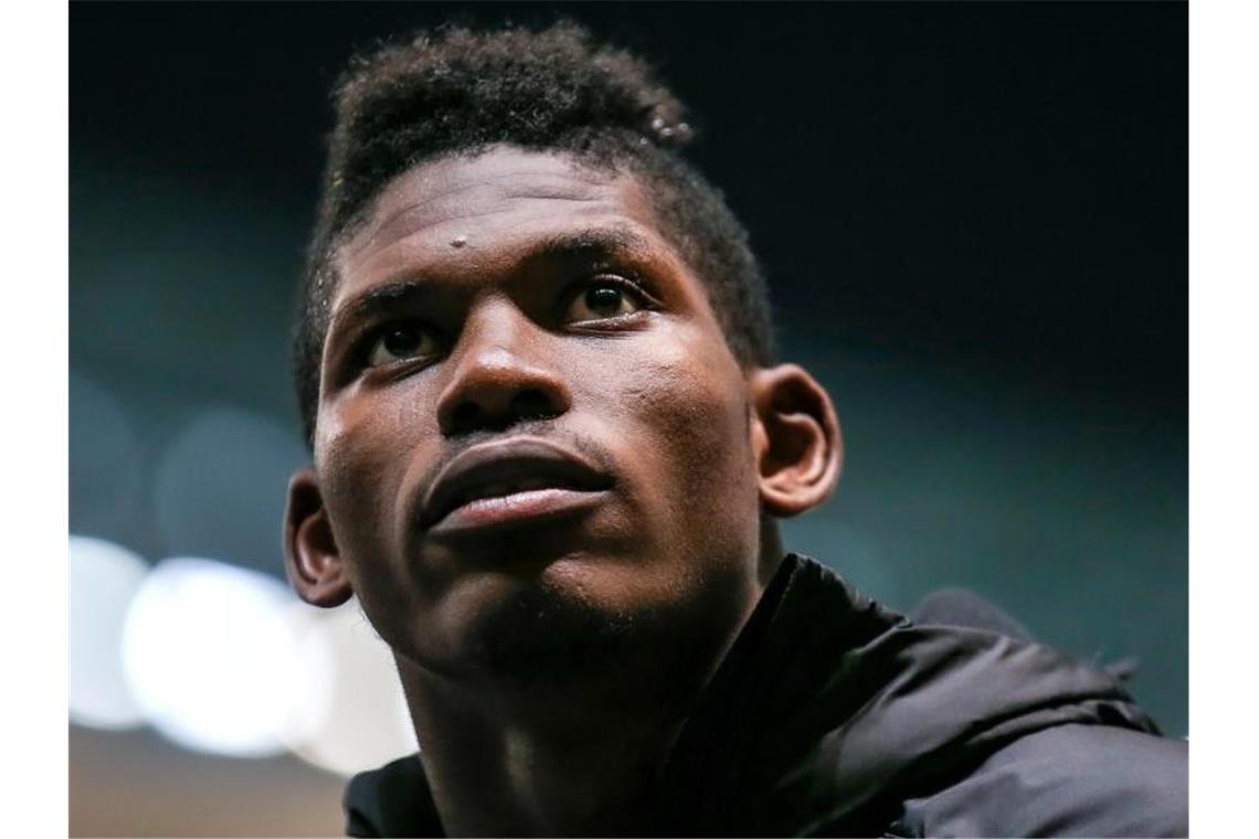 Hat bei Borussia Mönchengladbach das Training wieder aufgenommen: Breel Embolo. Foto: Andreas Gora/dpa