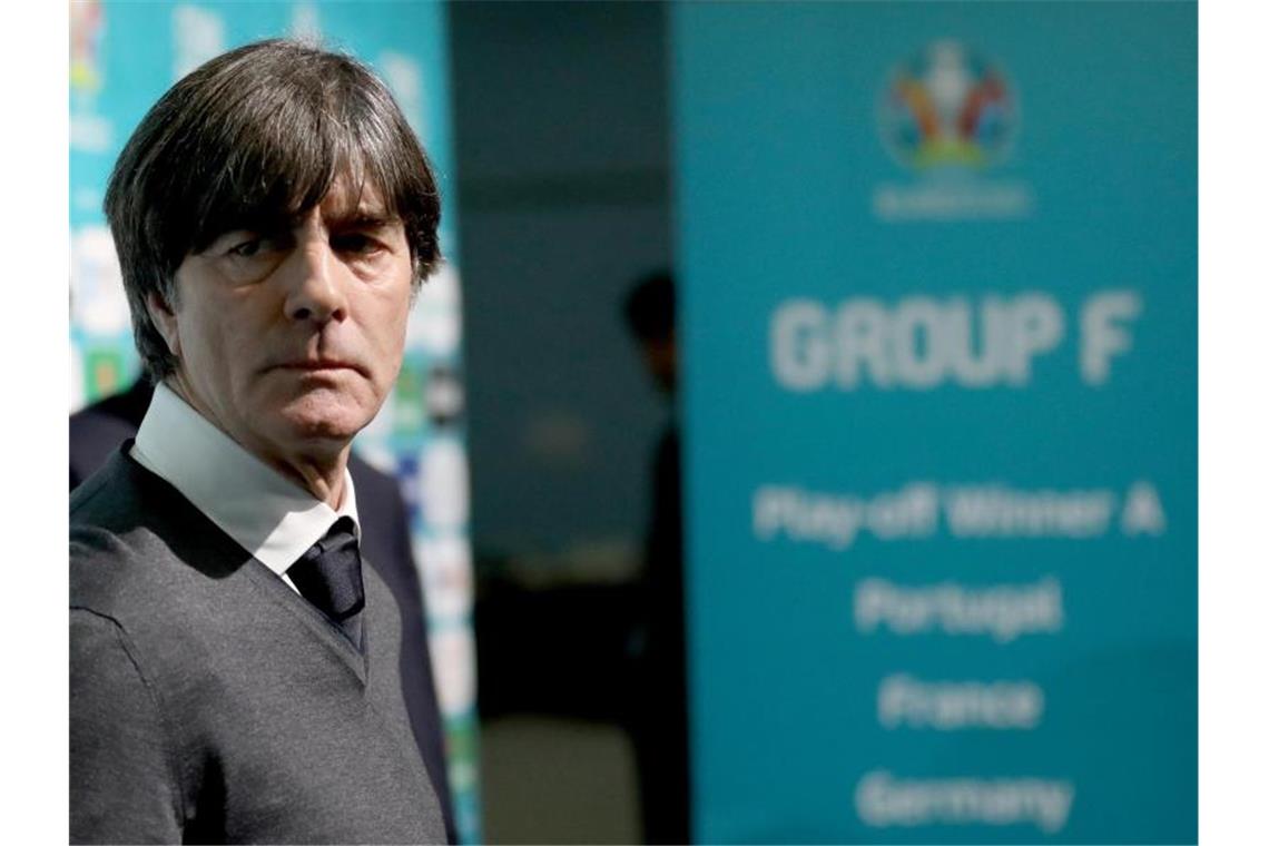 Hat bei der EM mit dem DFB-Team dicke Brocken vor der Brust: Bundestrainer Joachim Löw. Foto: Christian Charisius/dpa