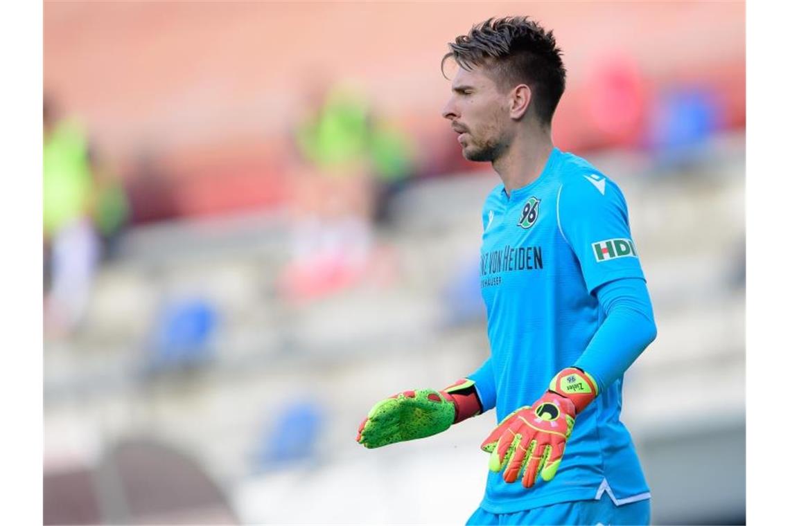 Hat bei Hannover 96 keine Zukunft mehr: Weltmeister Ron-Robert Zieler. Foto: Swen Pförtner/dpa