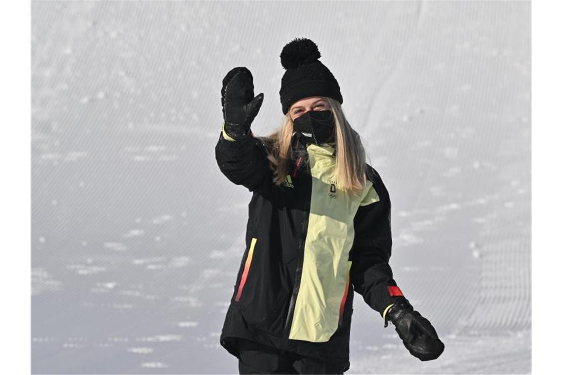Das war die Olympia-Nacht Hat das Big-Air-Finale verpasst: Freestylerin Aliah-Delia Eichinger. Foto: Peter Kneffel/dpa