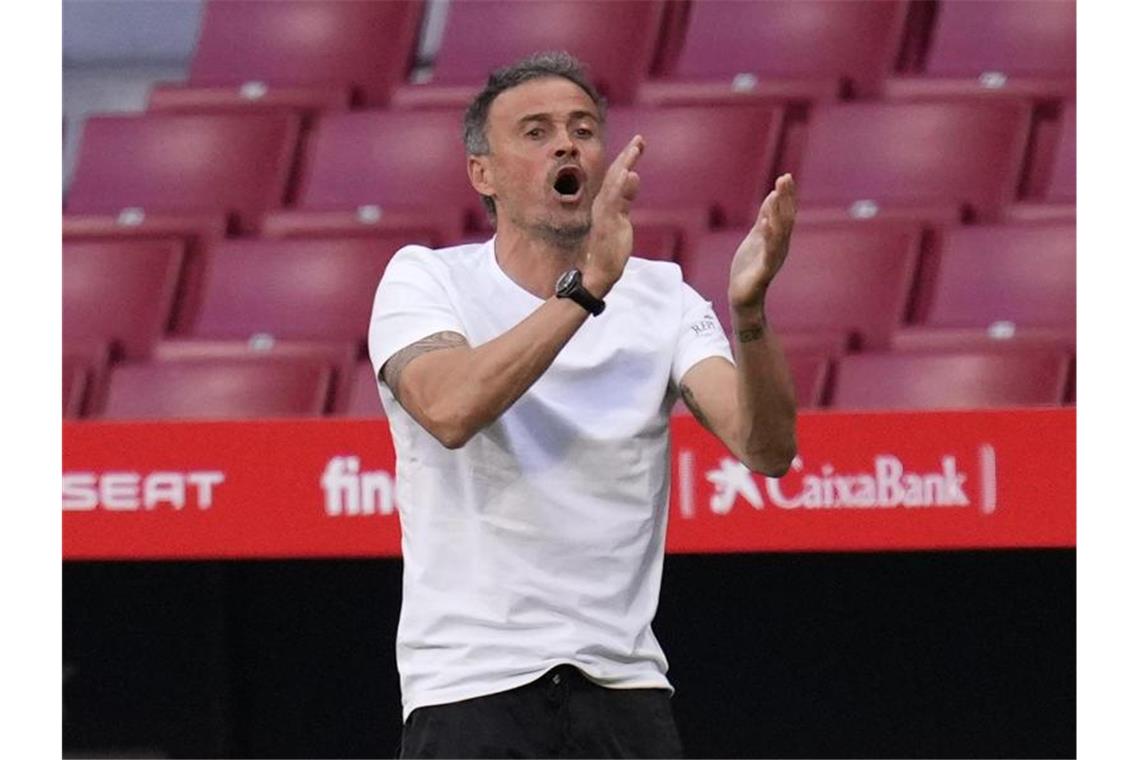 Corona-Alarm: Spanischer Not-Kader - Pikanter Schweden-Fall Hat den Aufbau einer Reserve-Blase begonnen: Spaniens Trainer Luis Enrique. Foto: Manu Fernandez/AP/dpa