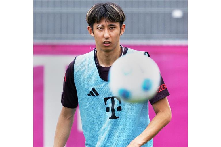 Hat den Ball wieder fest im Blick: Münchens Verteidiger Hiroki Ito