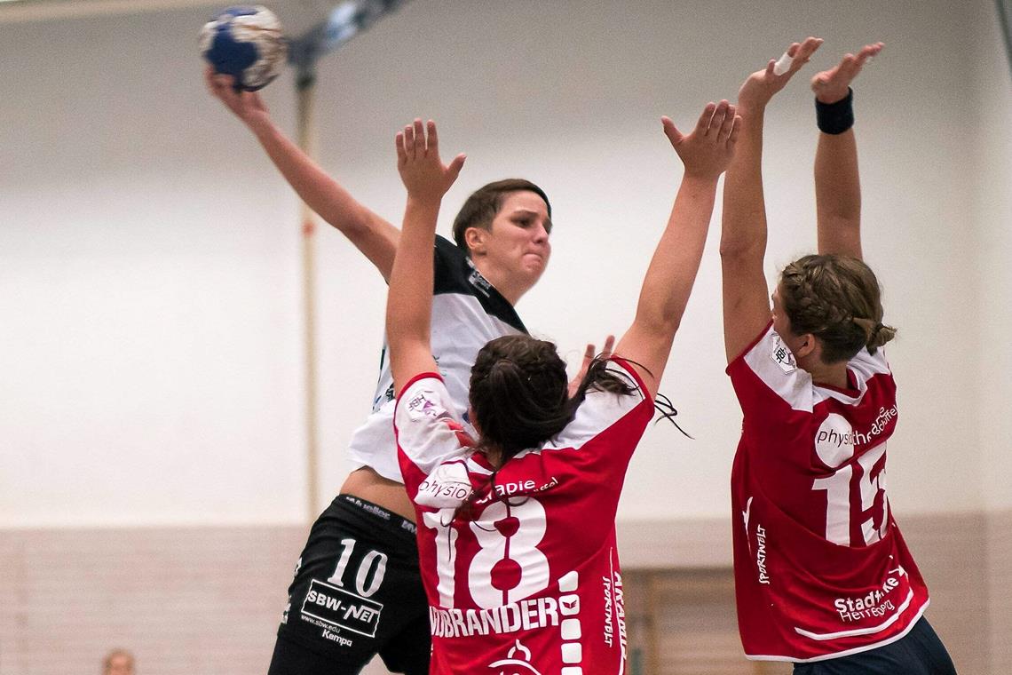 Statt Handball steht Latein auf dem Plan Hat den kleinen Ball zumindest vorübergehend aus der Hand gelegt: Katharina Winger. Foto: Imago