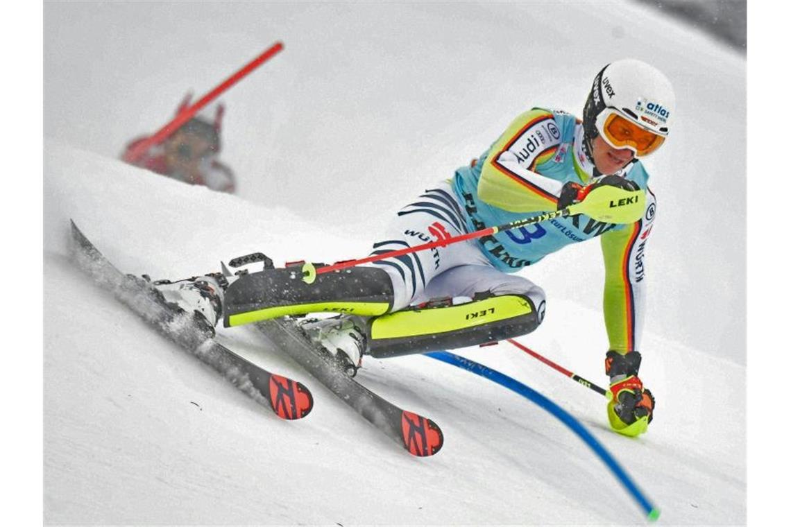 Hat den zweiten Slalom in Flachau vorzeitig nach einem Einfädler beendet: Linus Straßer. Foto: Barbara Gindl/APA/dpa