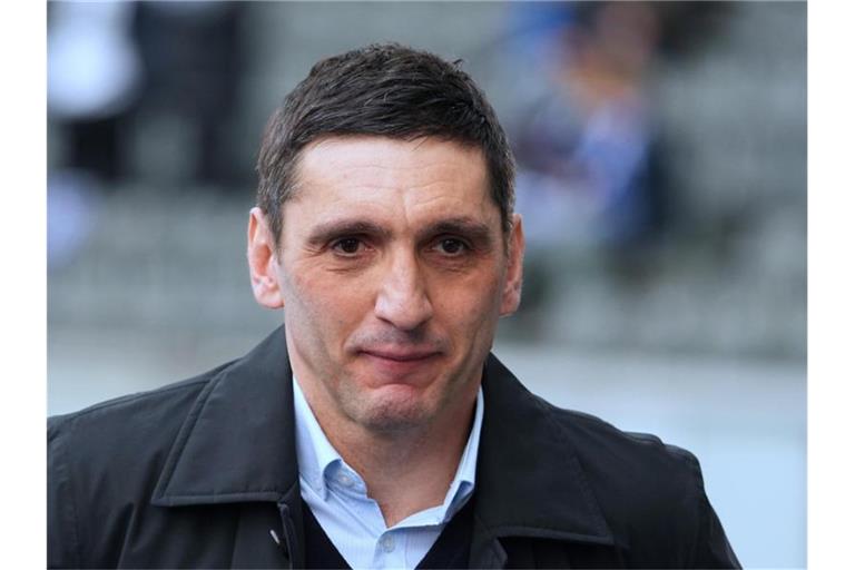 Hat derzeit wenig Argumente: Herthas Cheftrainer Tayfun Korkut. Foto: Soeren Stache/dpa-Zentralbild/dpa