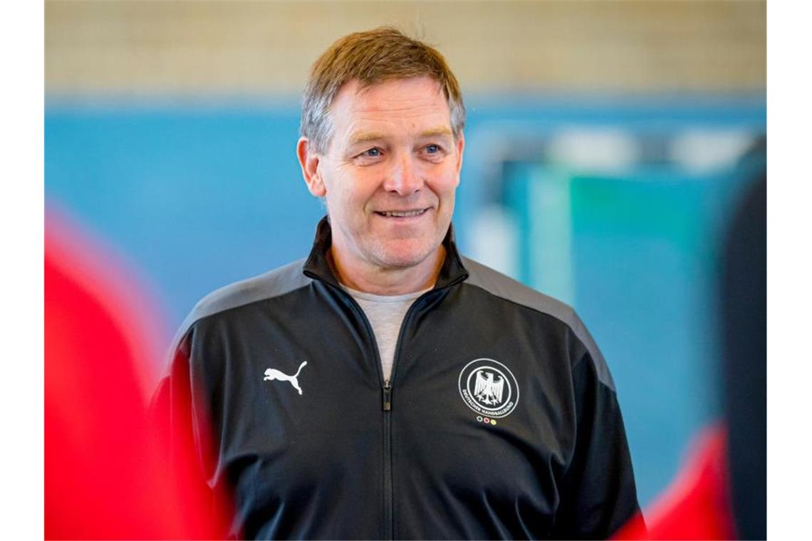 Hat die Kader für die abschließenden EM-Qualifikationsspiele benannt: Handball-Bundestrainer Alfred Gislason. Foto: Sascha Klahn/dpa