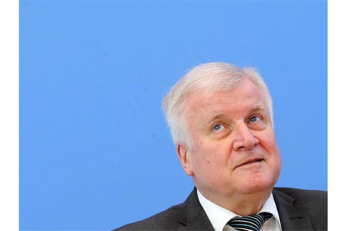 Hat die rechtsextremistische Vereinigung „Nordadler“ verboten: Innenminister Seehofer. Foto: Wolfgang Kumm/dpa