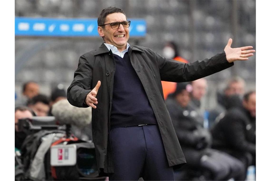 Remis im Spitzenspiel in München - Stuttgart gewinnt Hat eine schwache Bilanz als Hertha-Cheftrainer: Tayfun Korkut. Foto: Soeren Stache/dpa-Zentralbild/dpa