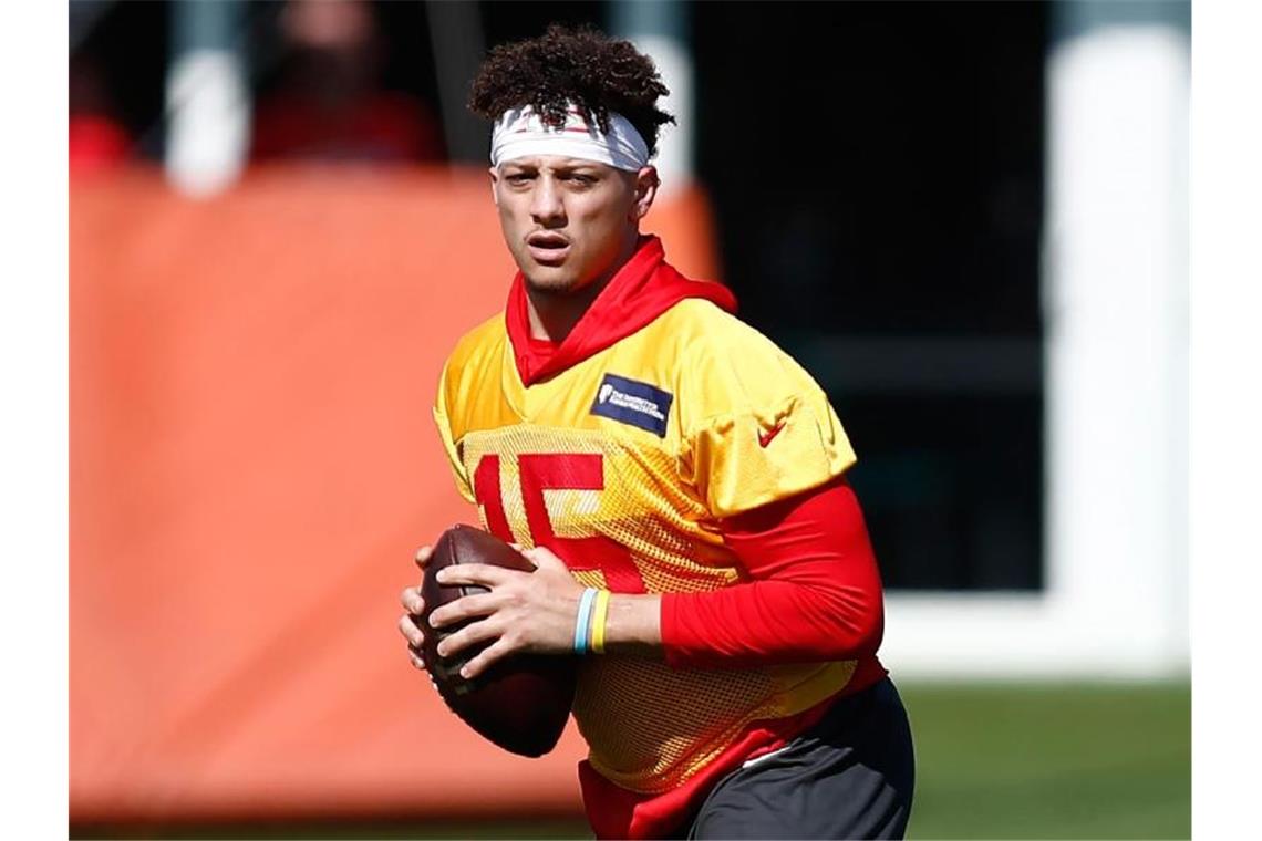 Hat einen Zehnjahresvertrag bei den Kansas City Chiefs erhalten: Quarterback Patrick Mahomes. Foto: Brynn Anderson/AP/dpa