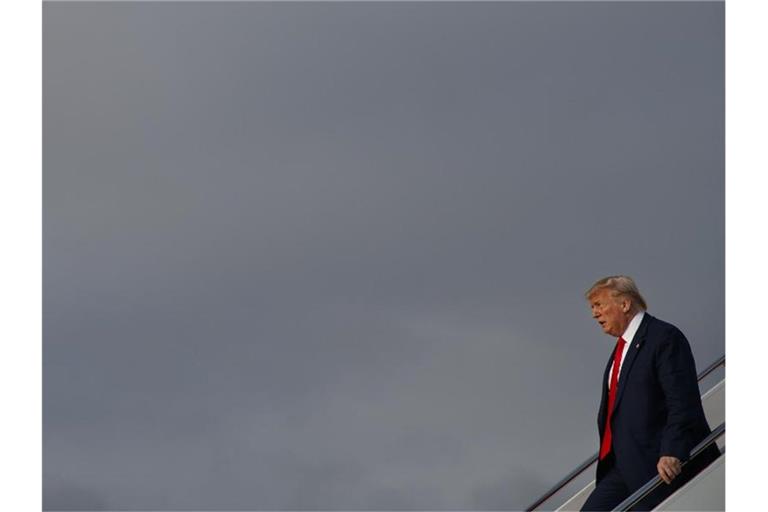 Hat er seine Macht missbraucht? Donald Trump, Präsident der USA. Foto: Evan Vucci/AP/dpa