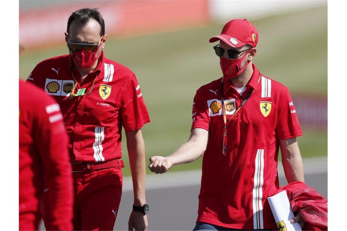 Hat es in Sachen Zukunft nicht eilig: Ferrari-Pilot Sebastian Vettel. Foto: Frank Augstein/AP/dpa