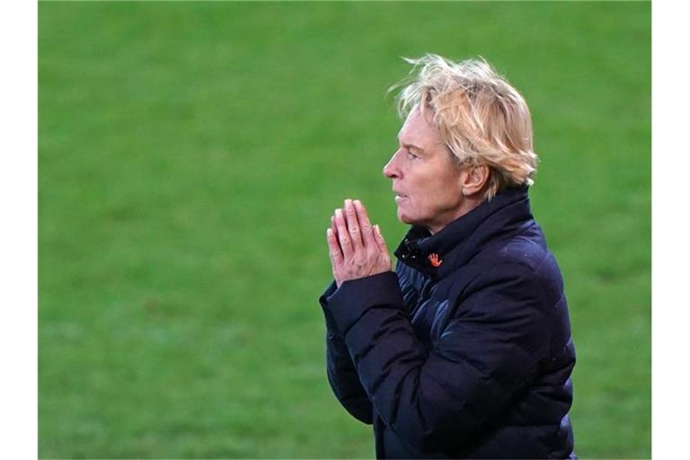Hat für das Spiel gegen England Lea Schüller, Klara Bühl und Nicole Anyomi im Sturm aufgestellt: Martina Voss-Tecklenburg. Foto: Joe Giddens/PA Wire/dpa
