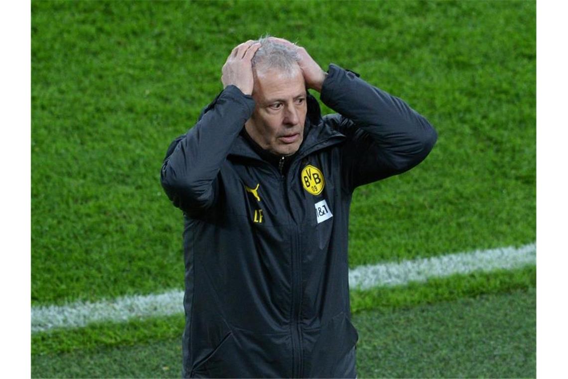 BVB mit Handicap: Notkader soll Gruppensieg sichern Hat gegen Zenit St. Petersburg nur einen Notkader zur Verfügung, der aber soll es richten: BVB-Trainer Lucien Favre. Foto: Uwe Kraft/AFP Pool/dpa