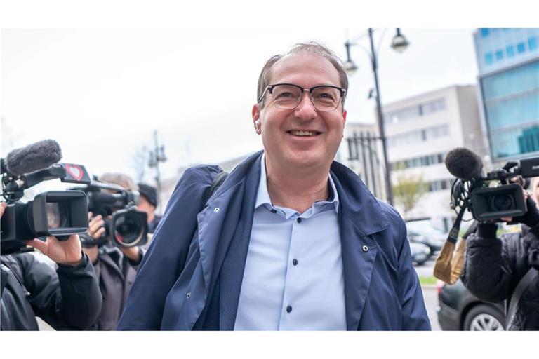 Hat gut lachen: Alexander Dobrindt soll neuer Bundesinnenminister werden. (Archivbild)
