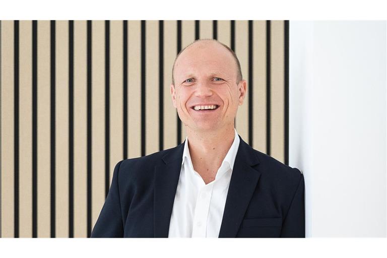 Hat gut lachen: Der Dekra-Geschäftsführer Stan Zurkiewicz sieht sein Unternehmen „hervorragend aufgestellt“.