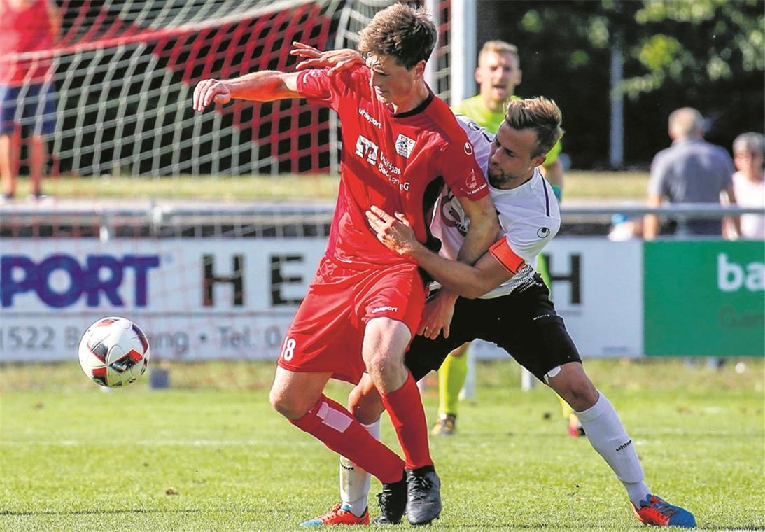 Hat gute Karten, in die Startelf zurückzukehren: Verteidiger Thomas Doser (links), der den gesperrten Patrick Tichy ersetzen könnte.Foto: A. Becher