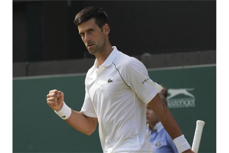 Hat in seinem Wimbledon-Viertelfinale eine lösbare Aufgabe vor sich: Novak Djokovic. Foto: Alberto Pezzali/AP/dpa