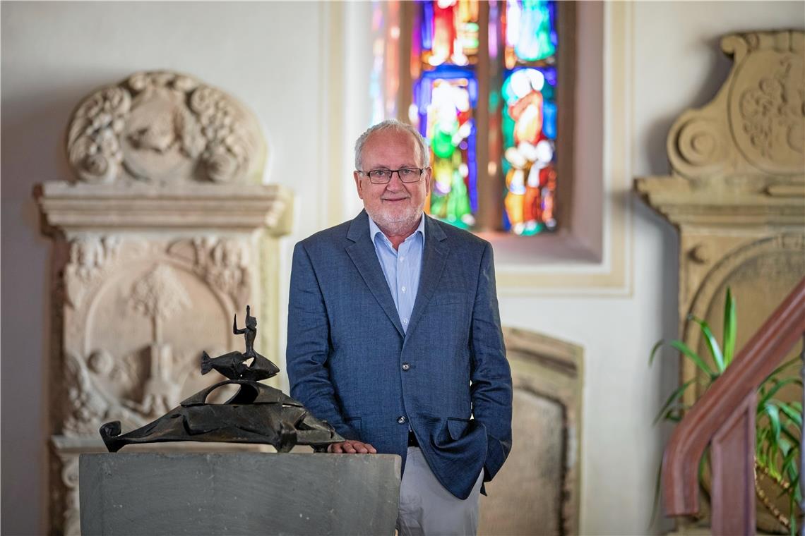 Hat in Weissach spannende und schöne Jahre erlebt: Pfarrer Albrecht Duncker in der St.-Agatha-Kirche in Unterweissach. Foto: A. Becher