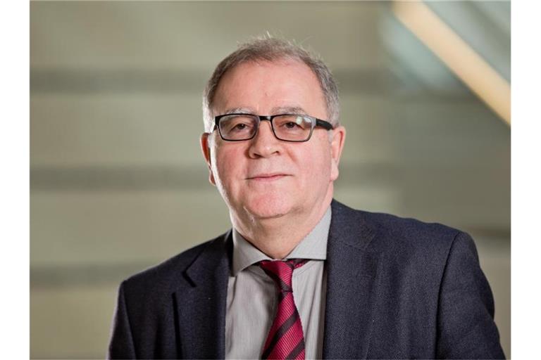 Hat keine Bedenken bei Europacup-Reisen: Der Pharmakologe und Doping-Experte Fritz Sörgel. Foto: Daniel Karmann/dpa
