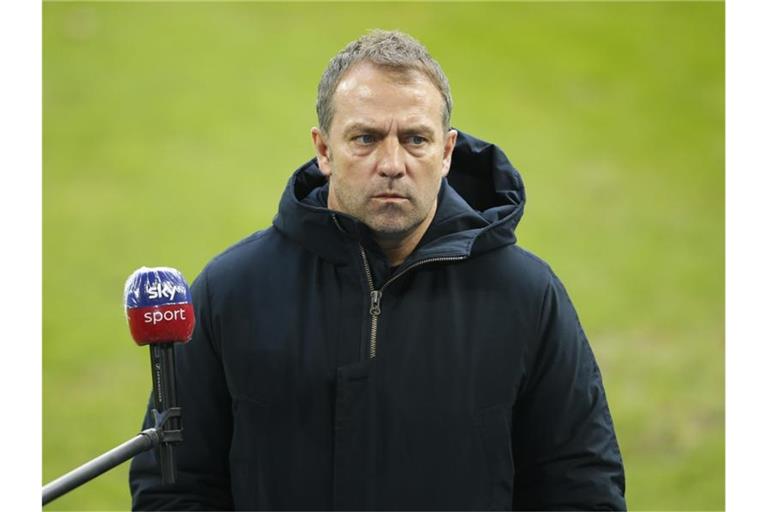 Hat mit Club-Weltmeister Bayern Arminia Bielefeld zu Gast: FCB-Coach Hansi Flick. Foto: Leon Kuegeler/Reuters/Pool/dpa