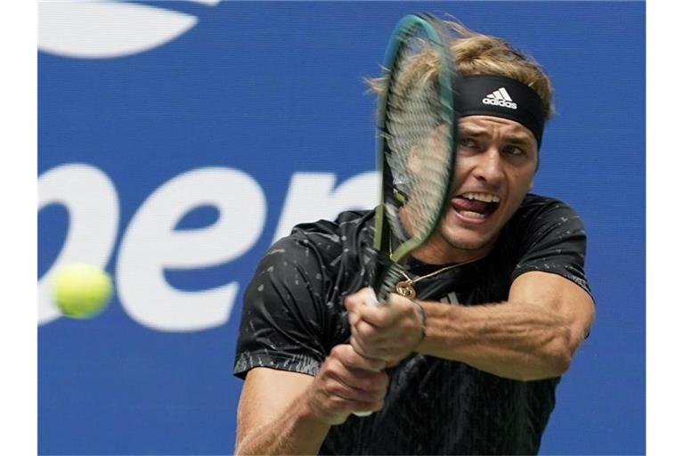 Hat mit dem Sieg gegen Sam Querrey die zweite Runde der US Open erreicht: Alexander Zverev. Foto: John Minchillo/AP/dpa