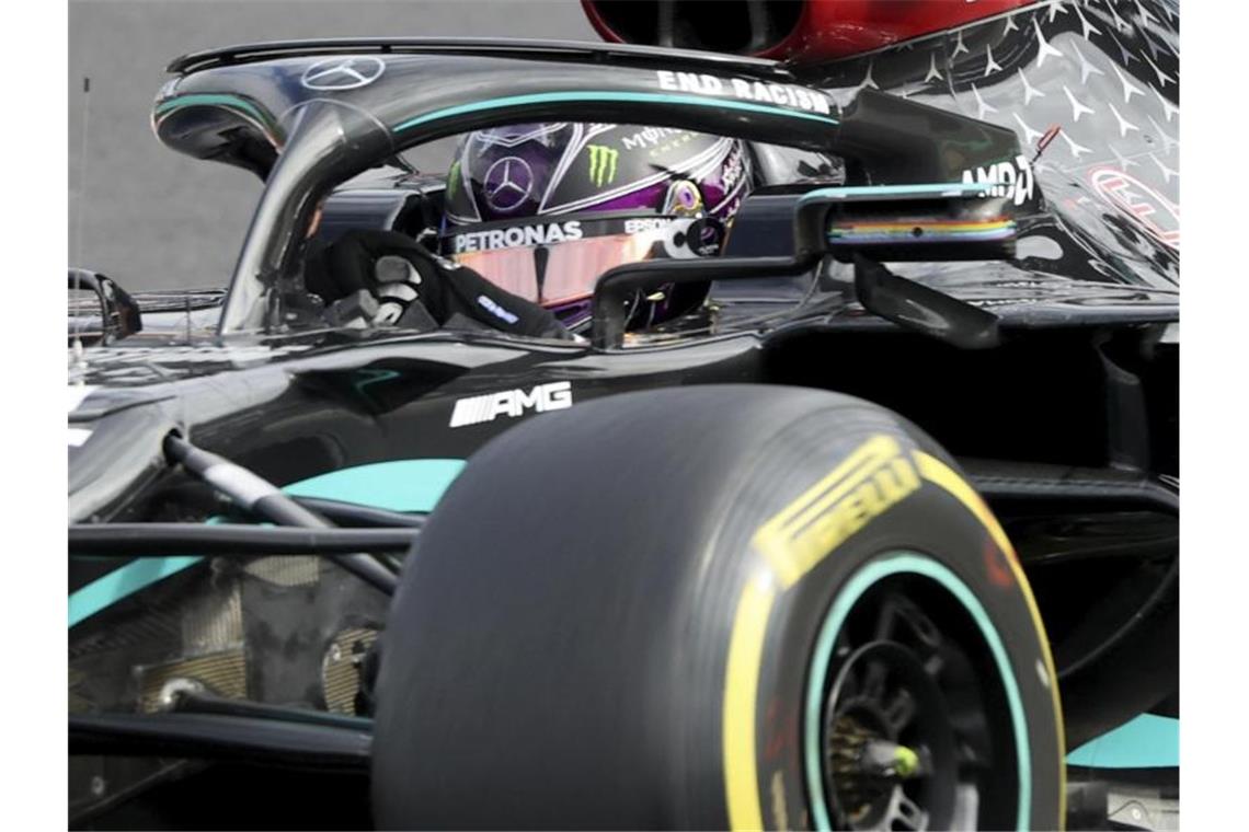 Hamilton siegt in der Eifel und stellt Schumacher-Rekord ein Hat mit seinem Sieg beim Grand Prix der Eifel Schumachers Rekord eingestellt: Lewis Hamilton. Foto: Wolfgang Rattay/Pool Reuters/AP/dpa