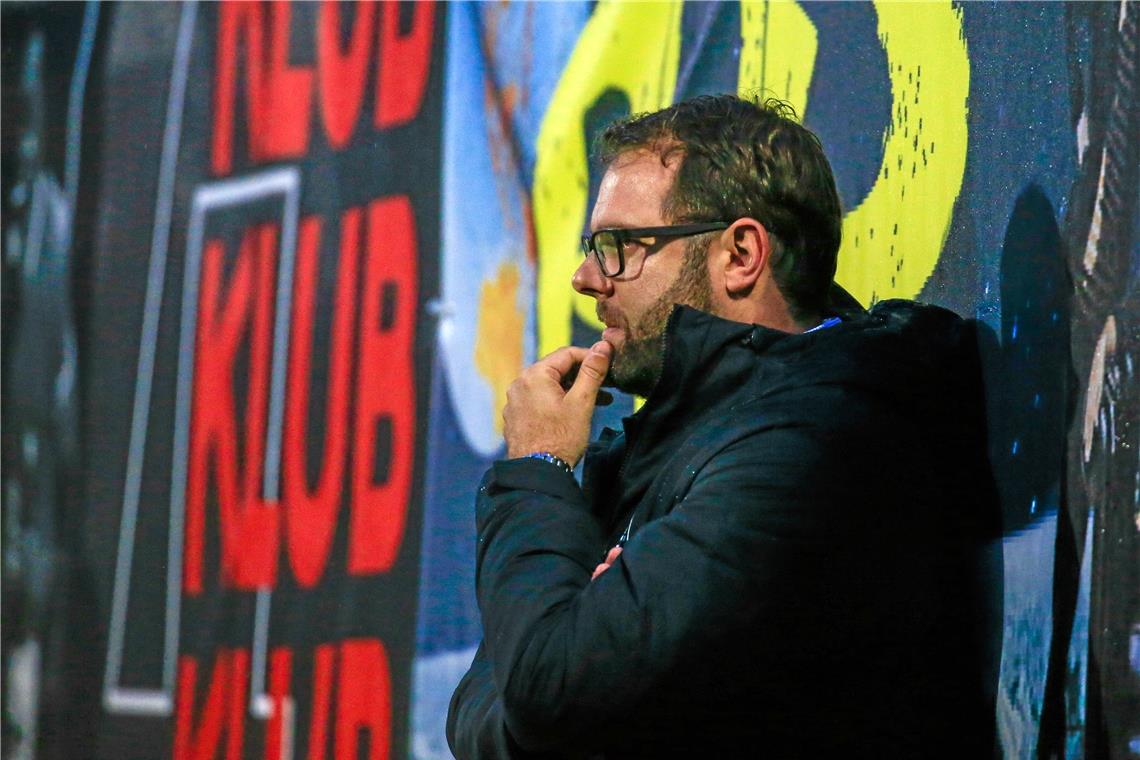 SG Sonnenhof Großaspach darf aufatmen Hat nun einige Sorgen weniger: Der SG-Vorsitzende Andreas Benignus. Nach dem Beschluss der Verbände, dass es keine Aufsteiger aus der Oberliga gibt, steigen aus der Regionalliga nur noch zwei Teams ab. Damit ist Großaspach nun fast gerettet. Foto: A. Becher