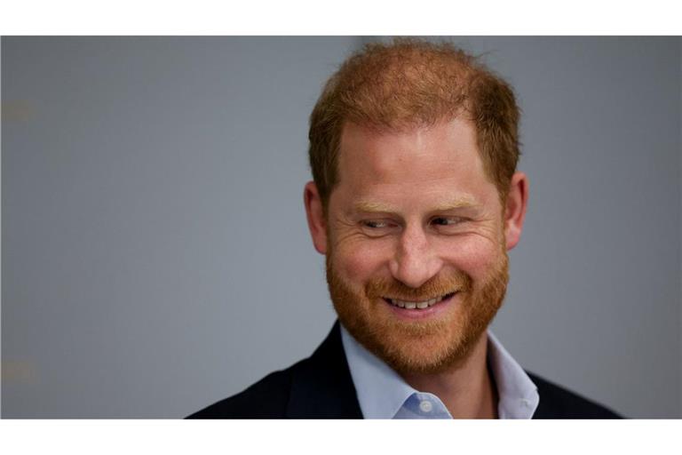 Hat Prinz Harry wieder Grund zu lachen? Britische Medien spekulieren über eine sich abzeichnende Versöhnung mit seinem Vater König Charles.