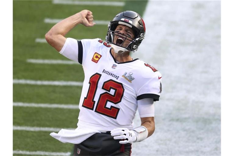Hat seinen Vertrag bei den Tampa Bay Buccaneers offenbar verlängert: Quarterback Tom Brady. Foto: Mark Lomoglio/AP/dpa