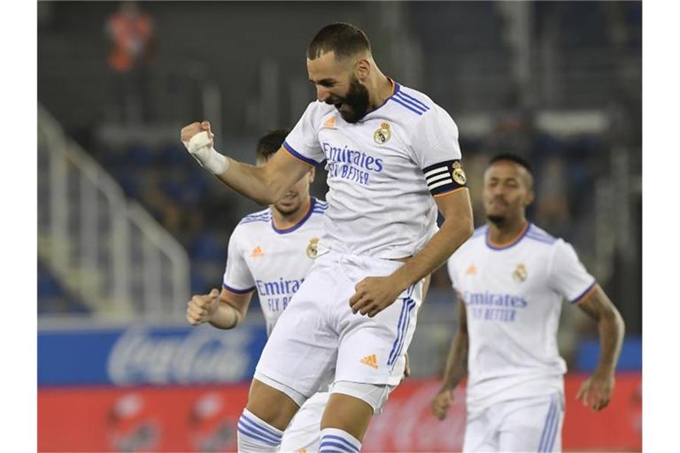 Hat seinen Vertrag bei Real Madrid bis 2023 verlängert: Top-Torjäger Karim Benzema. Foto: Alvaro Barrientos/AP/dpa
