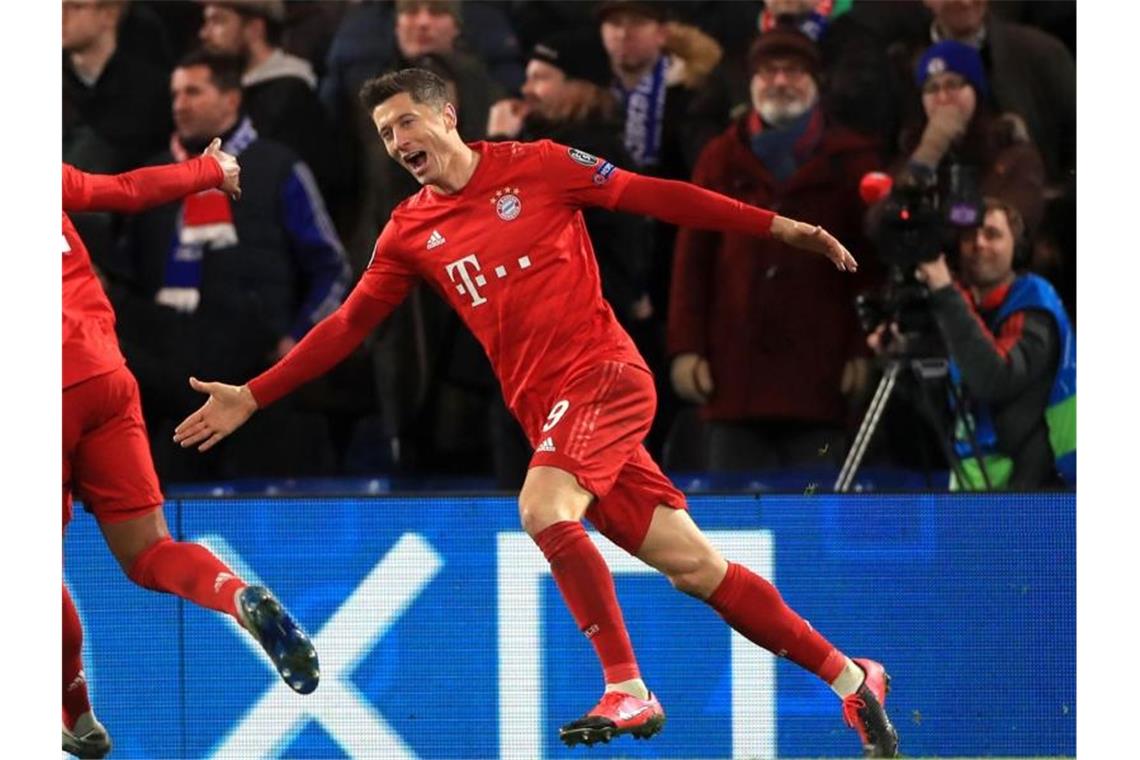 Bayern-Star Lewandowski fällt vier Wochen aus Hat sich beim Spiel gegen den FC Chelsea verletzt: Robert Lewandowski. Foto: Mike Egerton/PA Wire/dpa