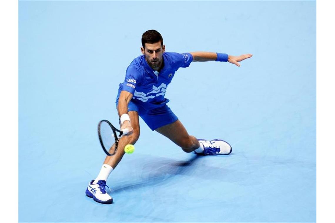 Klare Auftaktniederlage für Zverev bei ATP Finals Hat sich klar gegen den Argentinier Diego Schwartzman durchgesetzt: Novak Djokovic in Aktion. Foto: John Walton/PA Wire/dpa