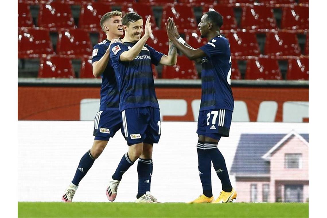 Kruse über vergebenen Rekord: „Deshalb nicht reingemacht“ Hatte auch ohne Elfer-Rekord mit Union in Köln Grund zum Feiern: Max Kruse (M). Foto: Thilo Schmuelgen/Reuters Images Europe/Pool/dpa