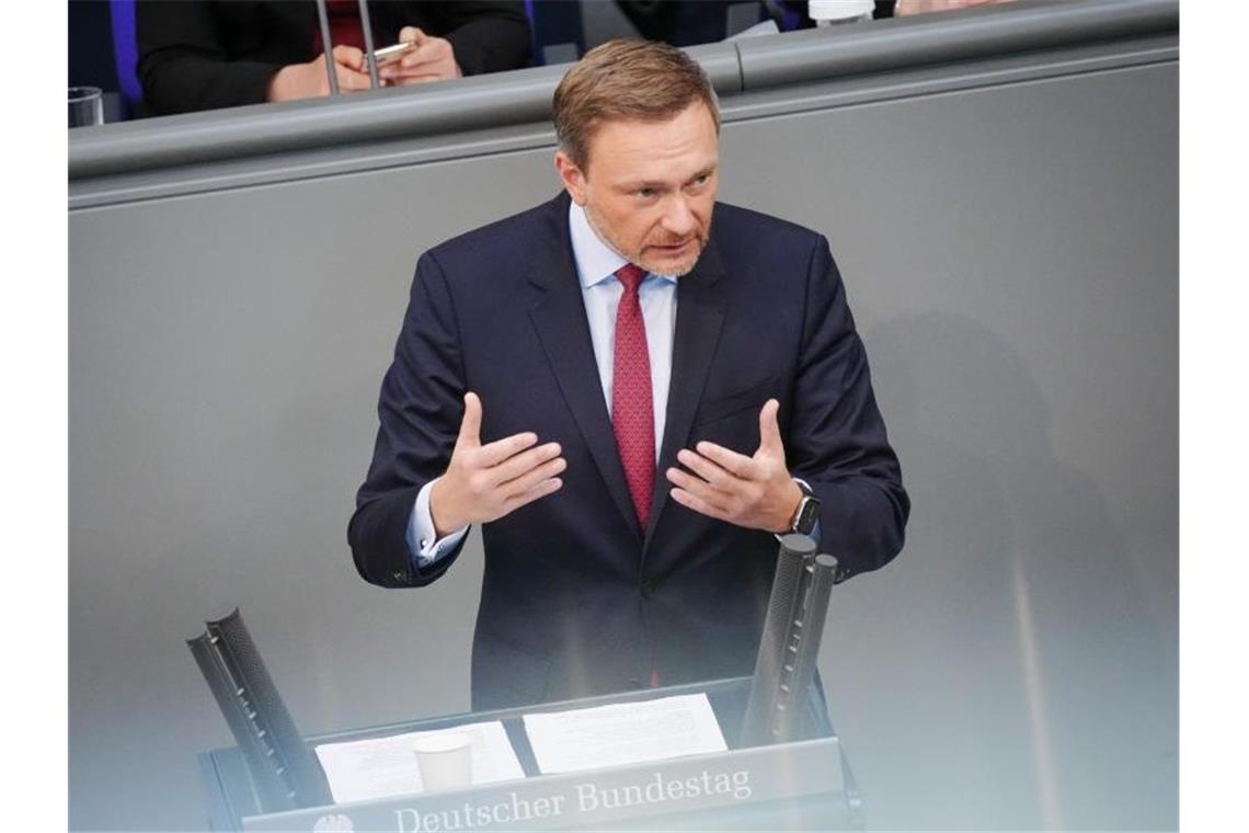 Chefs müssen ran: Ampel-Regierung berät über Entlastungen Hatte einen Tankzuschuss ins Gespräch gebracht: Finanzminister Christian Lindner (FDP). Foto: Kay Nietfeld/dpa