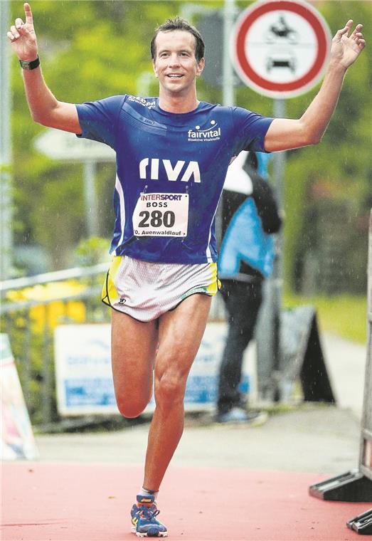 Auenwald-Lauf:
Voranmeldung
noch bis morgen Hatte in Auenwald im Vorjahr mit einem neuen Streckenrekord (33:07 Minuten) die Nase vorne: Christopher Hettich. Foto: A. Becher