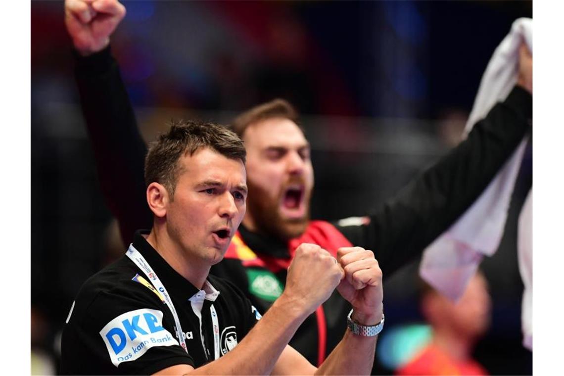 Dank Bitter: DHB-Team erreicht Spiel um Platz fünf Hatte nach schwachen Start doch noch Grund zum Jubel: Bundestrainer Christian Prokop. Foto: Robert Michael/dpa