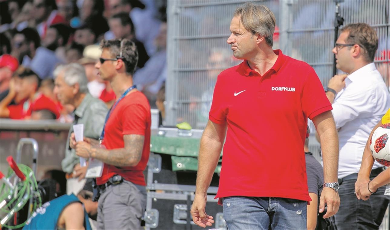 Ruhe in Aspach, Hektik nur anderswo Hatte seine Hausaufgaben, anders als so mancher Drittliga-Kollege, frühzeitig erledigt: SG-Sportchef Joannis Koukoutrigas. Foto: A. Becher