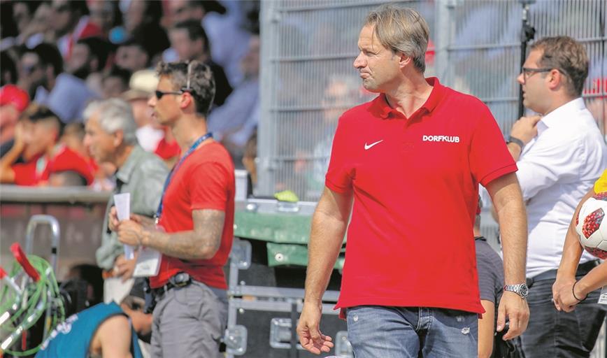 Hatte seine Hausaufgaben, anders als so mancher Drittliga-Kollege, frühzeitig erledigt: SG-Sportchef Joannis Koukoutrigas. Foto: A. Becher