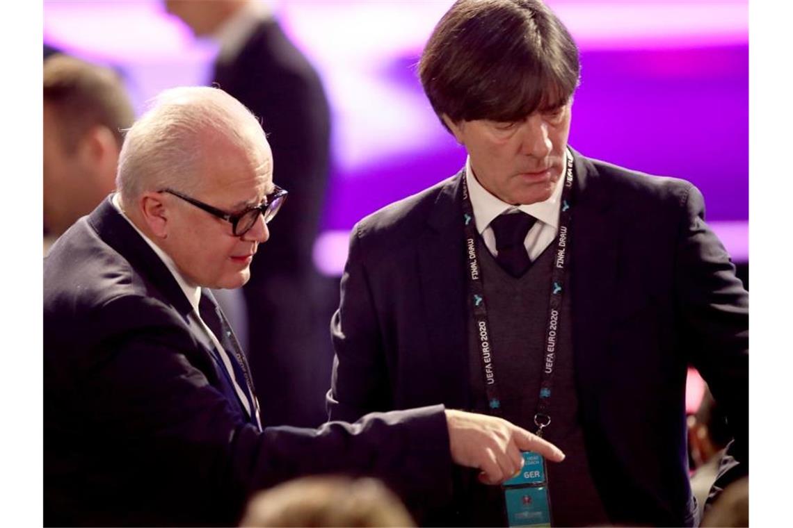 Hatten Gesprächsbedarf: DFB-Präsident Fritz Keller (l) und Bundestrainer Joachim Löw. Foto: Christian Charisius/dpa