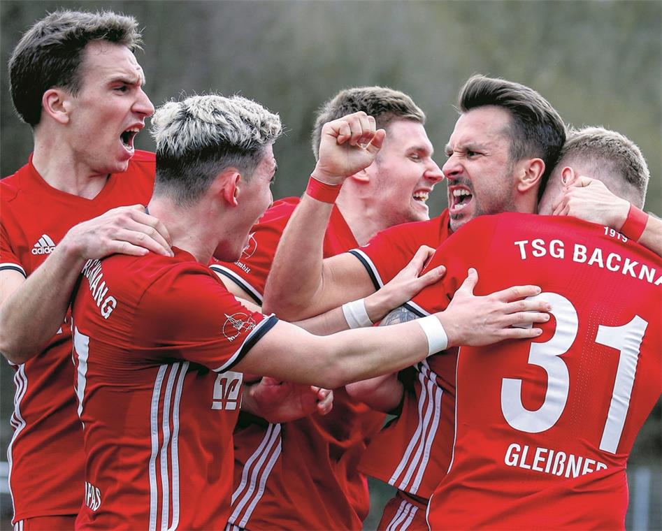 Hatten vor allem zu Hause oftmals Grund zum Jubeln: Die Fußballer der TSG Backnang um Torjäger Mario Marinic (Zweiter von rechts). Foto: A. Becher