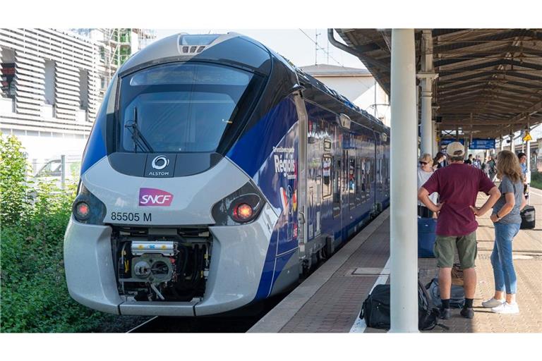 Hauptbahnhof in Trier. Dort wurde der grenzüberschreitende Triebzug „Regiolis -TFR“ präsentiert. Bahnpendler zwischen Baden und dem Elsass können von Mai an auf komfortable neue Züge hoffen.