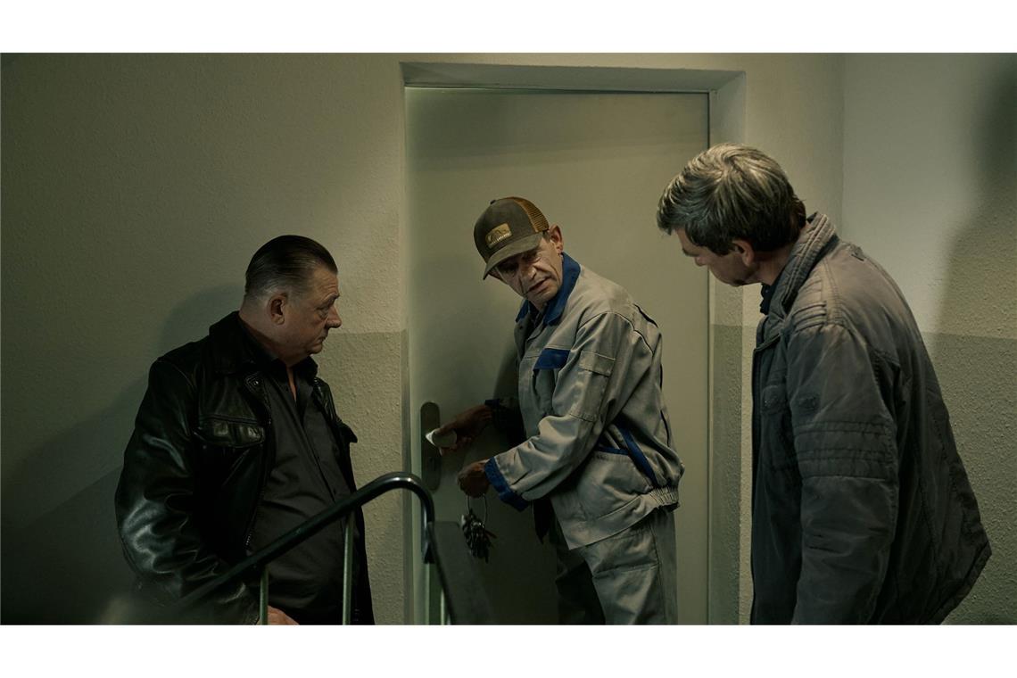 Hausmeister Trojanowitz weiß, wie sich Haustüren öffnen lassen.