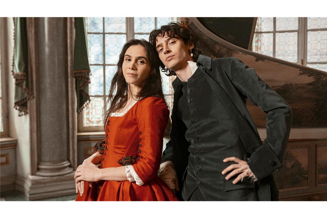 Havana Joy und Eren M. Güvercin spielen in der neuen ARD-Serie „Mozart/Mozart“ die Wunderkinder Maria Anna und Wolfgang Amadeus Mozart.