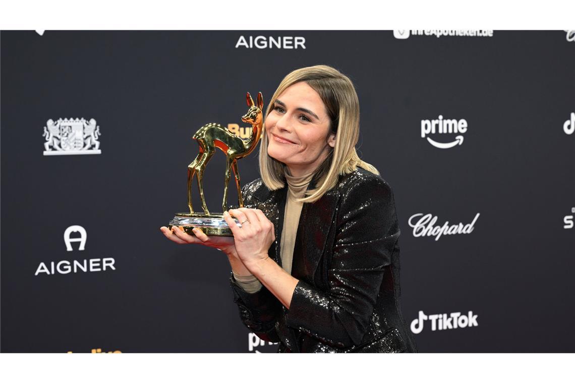 Glitzer, Glamour, großer Auftritt – So sehr beeindrucken die Kleider