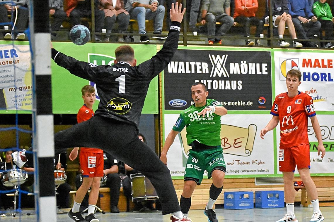 Mit klarem Sieg auf Rang drei geklettert HCOB-Kapitän Philipp Maurer steuerte acht Tore bei, darunter auch Exemplare der spektakulären Art wie den Kempa-Trick. Foto: Tobias Sellmaier