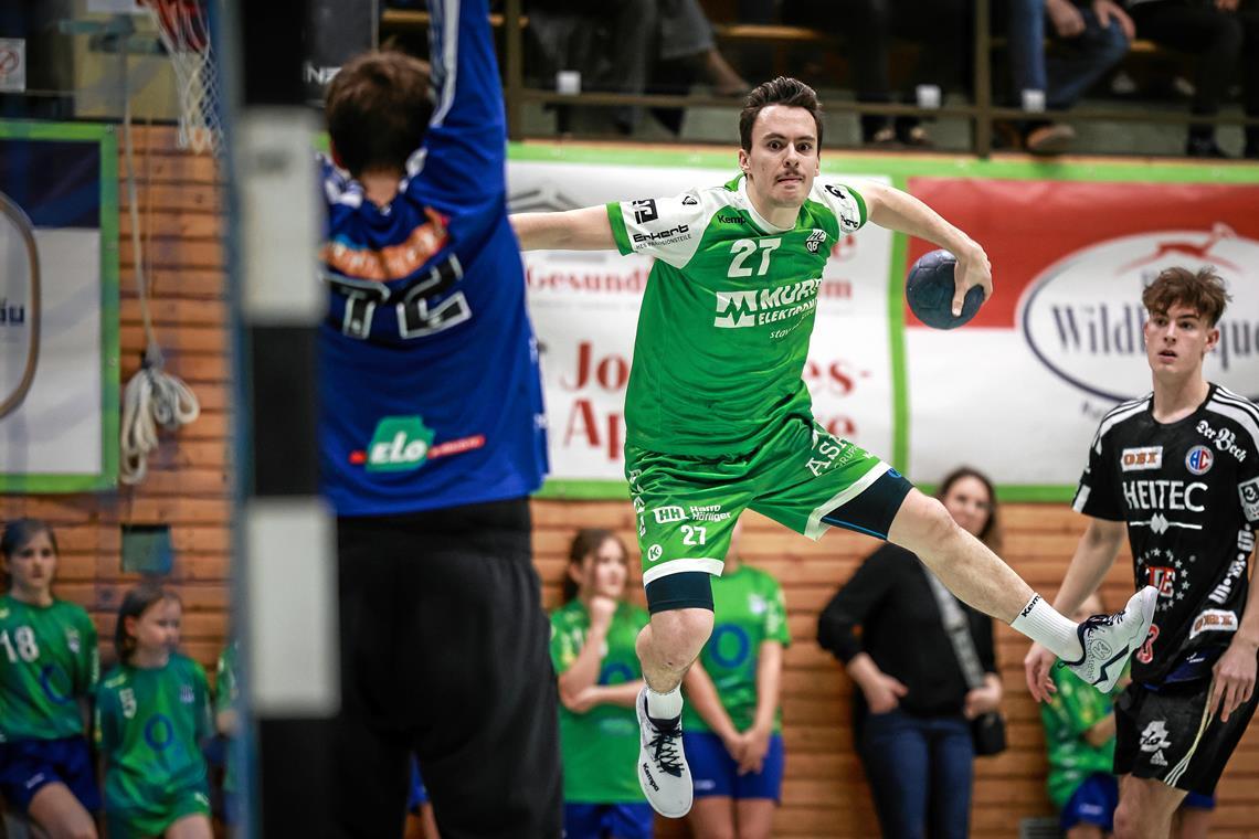 Ohne Hochmut gegen den Absteiger in spe HCOB-Rechtsaußen Axel Goller hat zuletzt sein 100. Saisontor erzielt und sieht das Team auf einem guten Weg. Foto: Alexander Becher