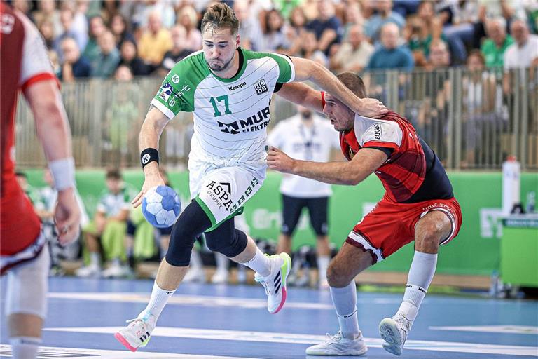 Highlightspiel und Herkulesaufgabe HCOB-Rückraumspieler Niklas Diebel ist auch schon für den HBW Balingen-Weilstetten auf Torejagd gegangen. Foto: Alexander Becher