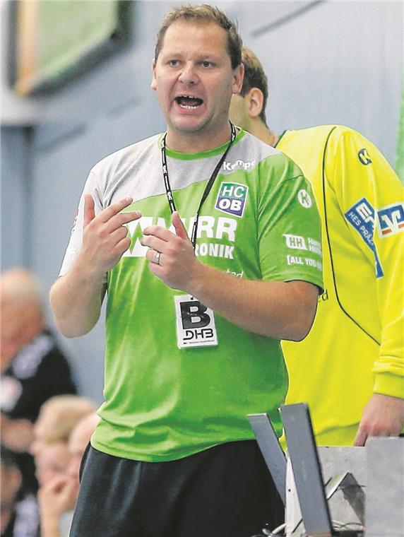 HCOB-Trainer Matthias Heineke hofft auf ein erfolgreiches Konterspiel seines Teams. Foto: A. Becher